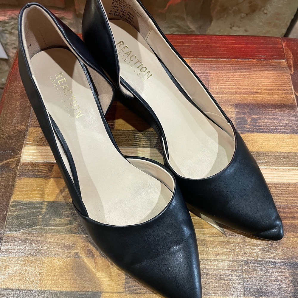 Kenneth Cole Reaction Black Pointed Heels
